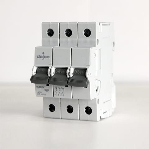 قاطع كهربائي 10 امبير  داجكو